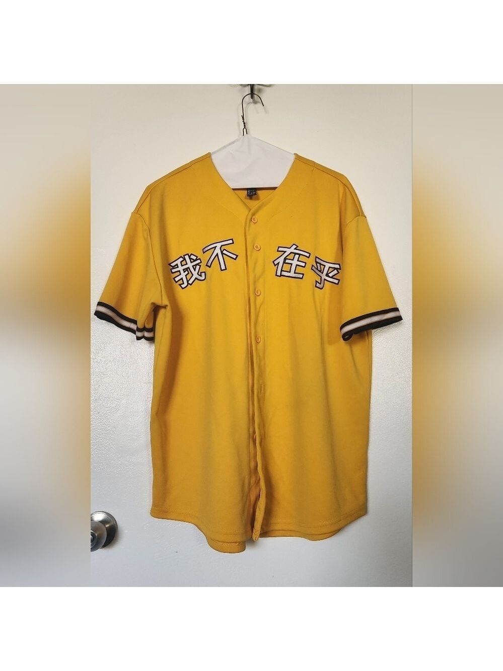 Forever 21 I DONT CARE Chinese Lettering Yellow Baseball Jersey Men's LARGE